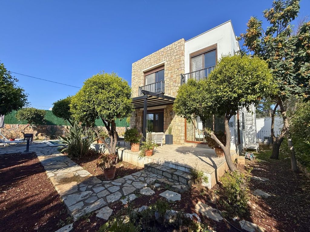Property photo 2 of 25 Outstanding Bodrum Villa For Sale - Beautifully Kept Garden