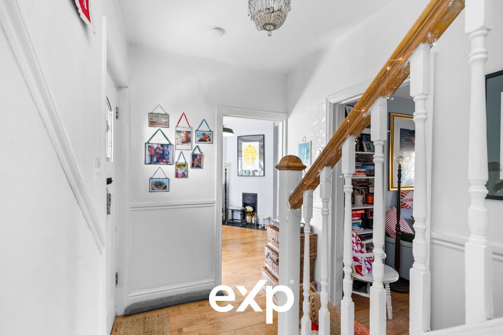 Property photo 2 of 33