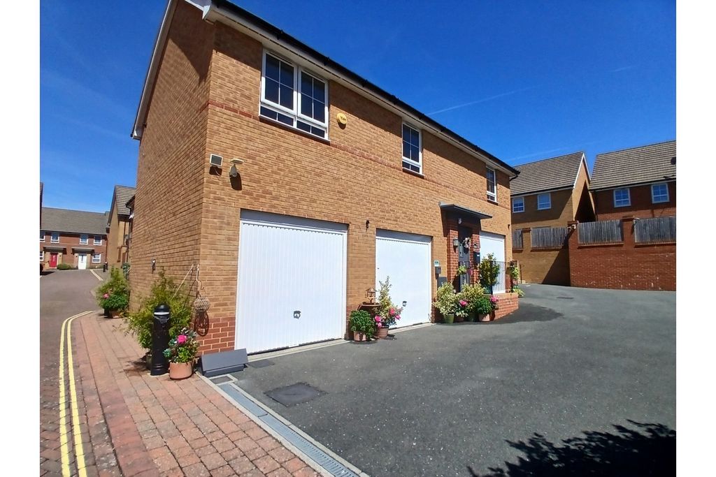 Property photo 2 of 29 Coach House