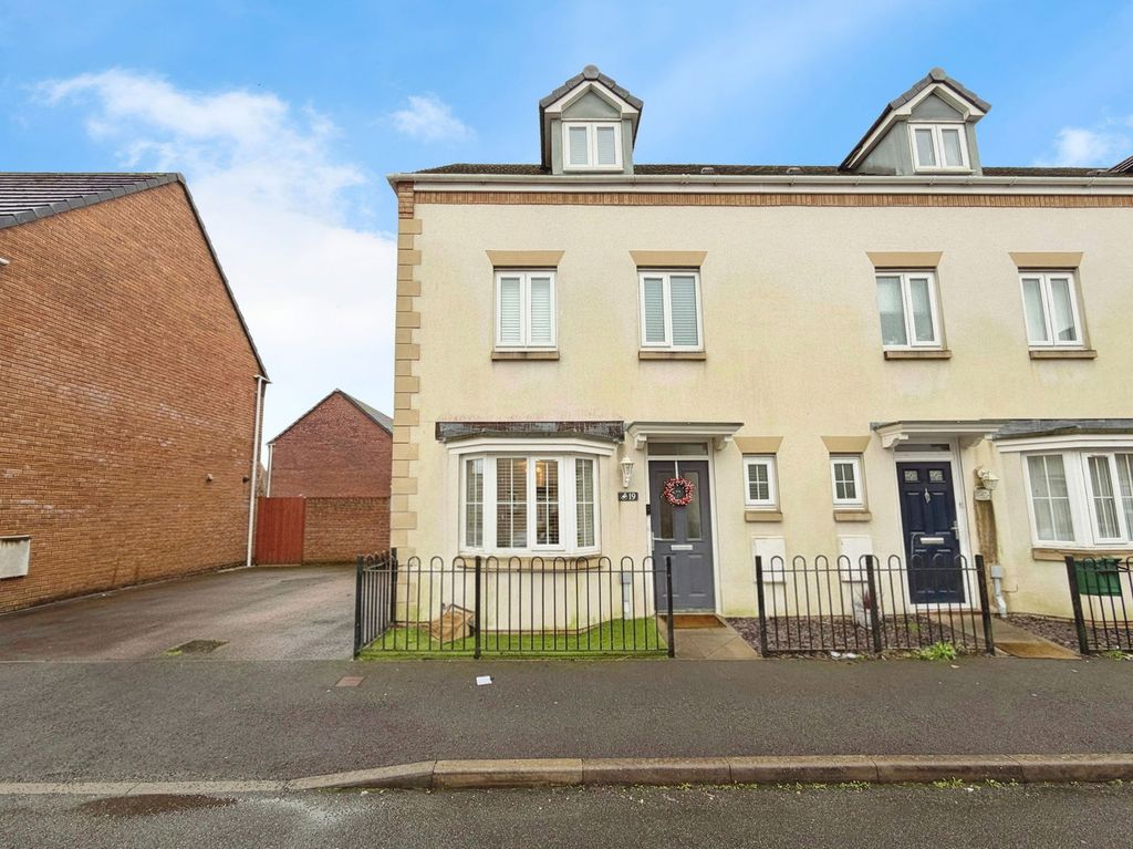 Property photo 2 of 32