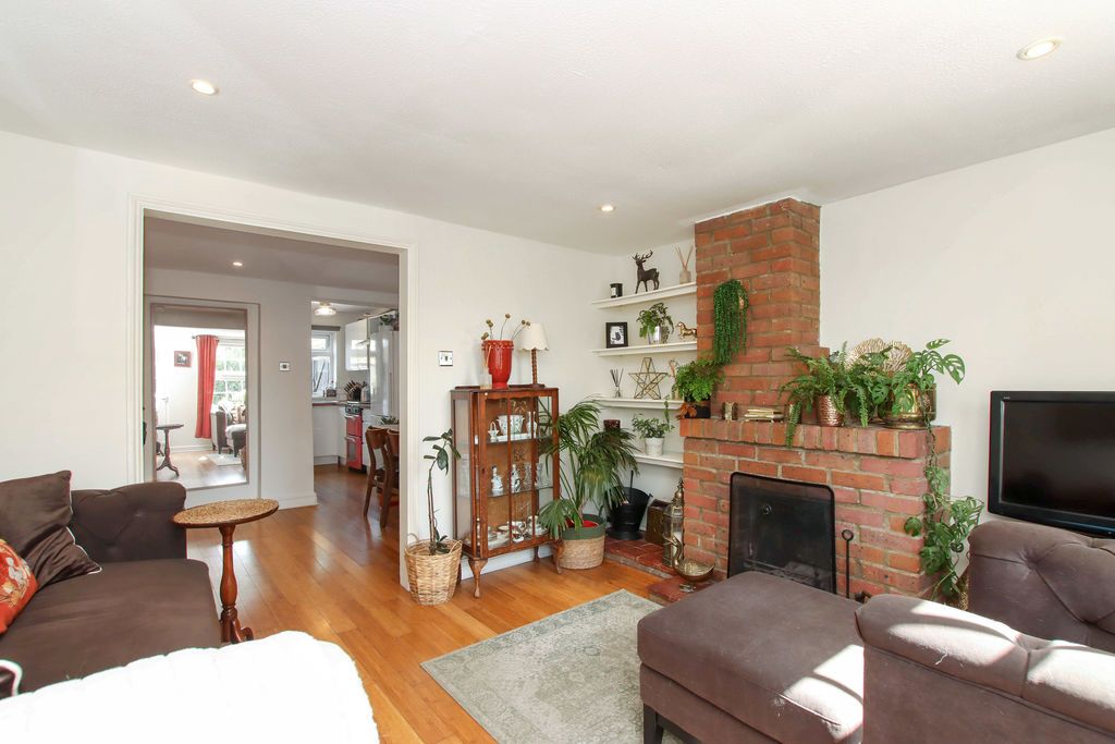 Property photo 2 of 15 Photo 11