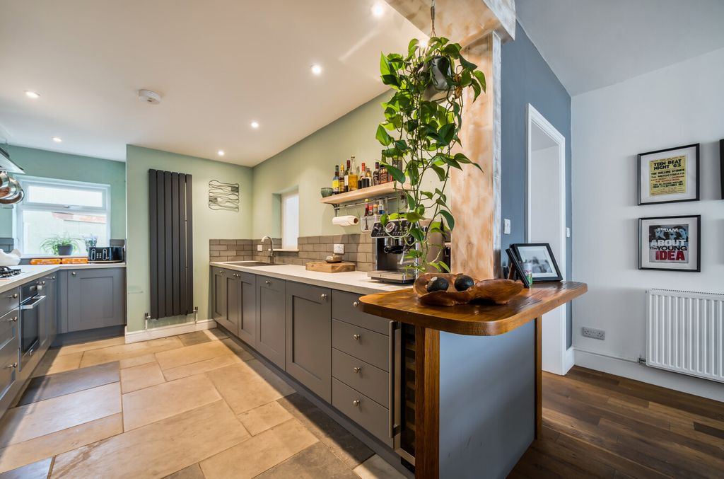 Property photo 2 of 25 1370929-22-68F8c8...