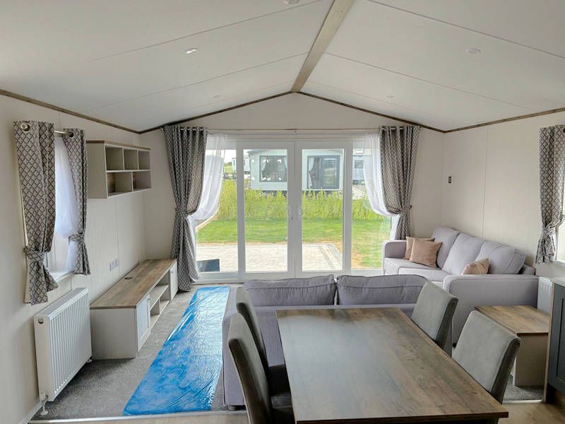 Property photo 3 of 21 Lounge