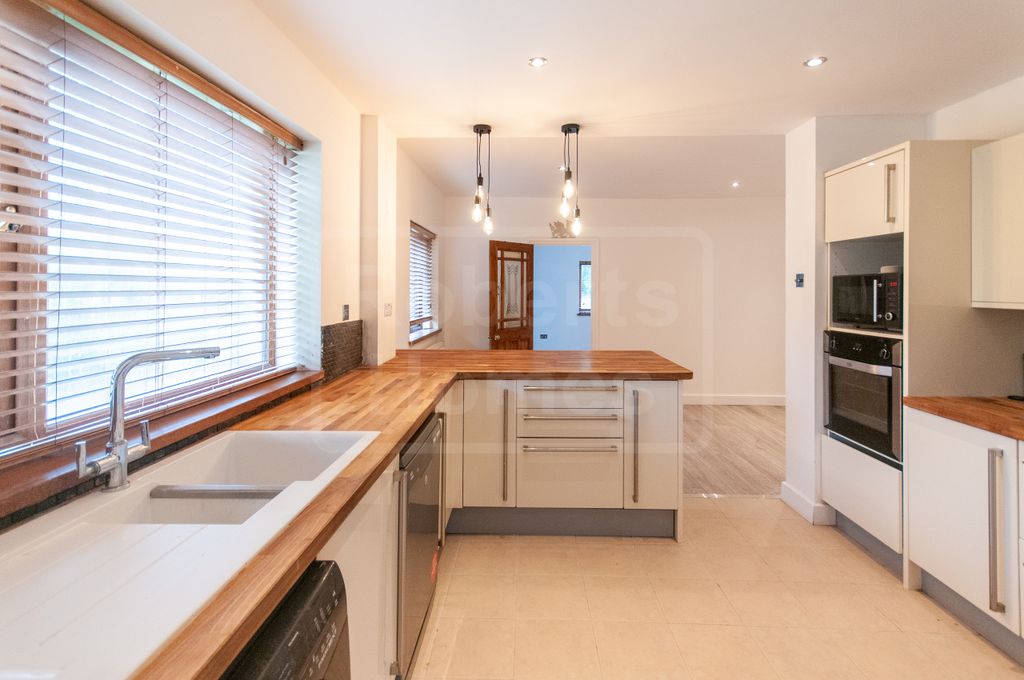 Property photo 2 of 22 Kitchen Diner