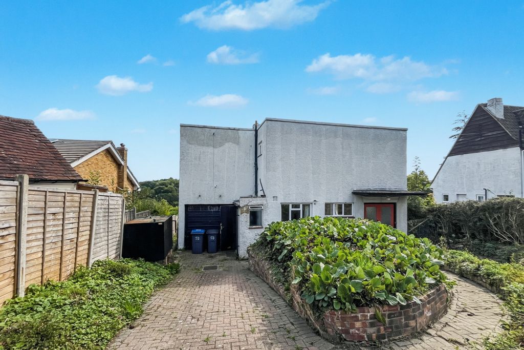 Property photo 1 of 31 79 Riddlesdown Road, Purley, Surrey, Cr8 1Dh