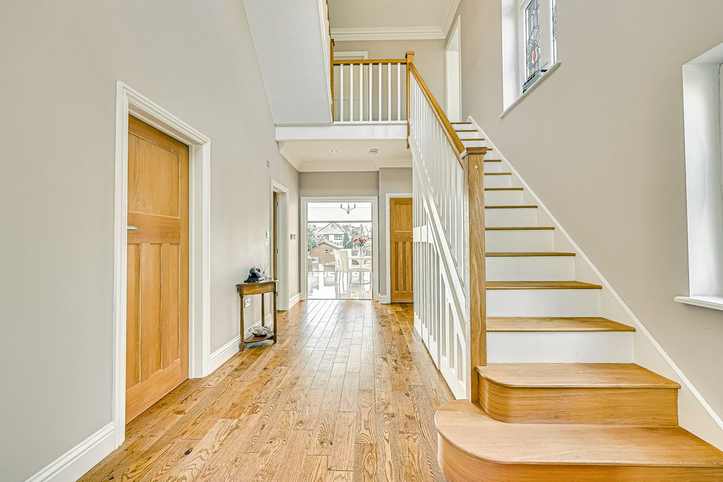 Property photo 3 of 41