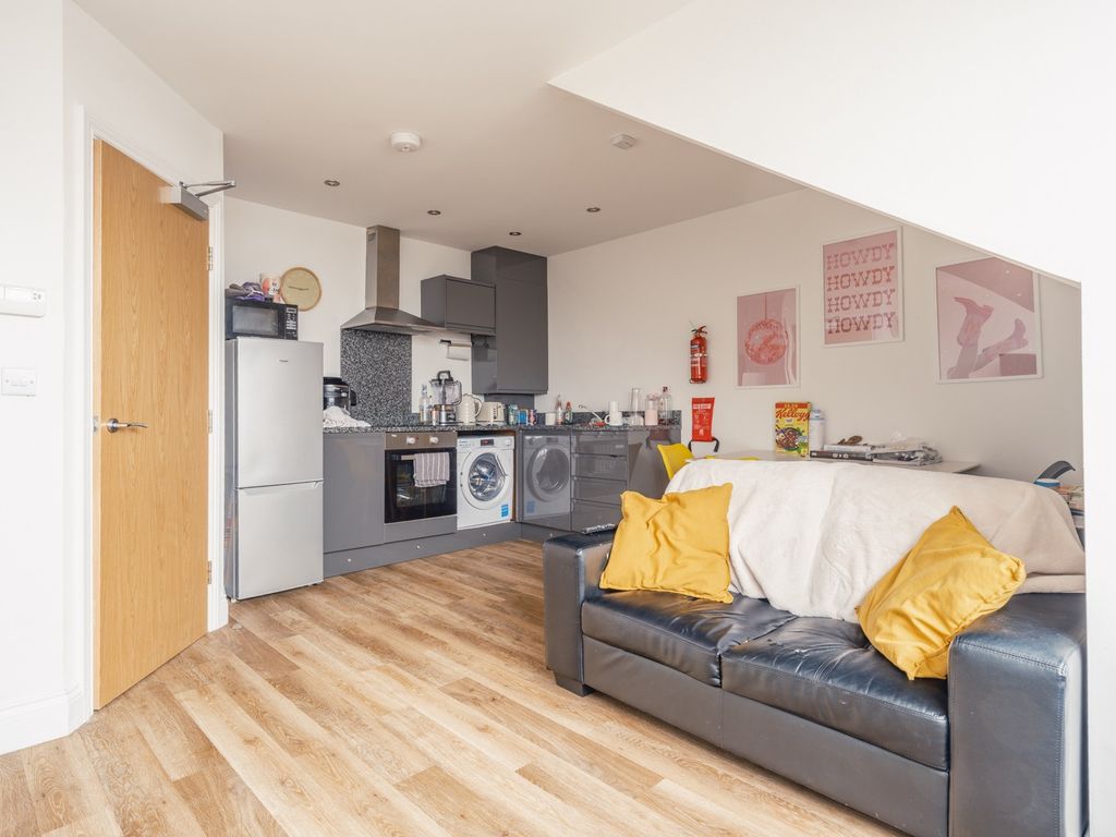 Property photo 3 of 9 4163903
