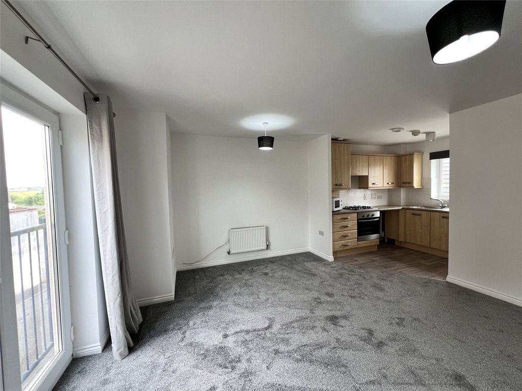 Property photo 2 of 8 Picture No. 12