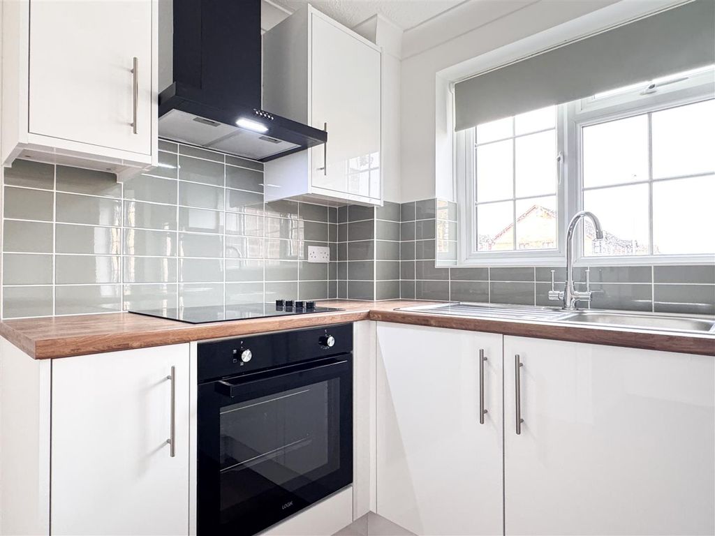 Property photo 3 of 13 Kitchen