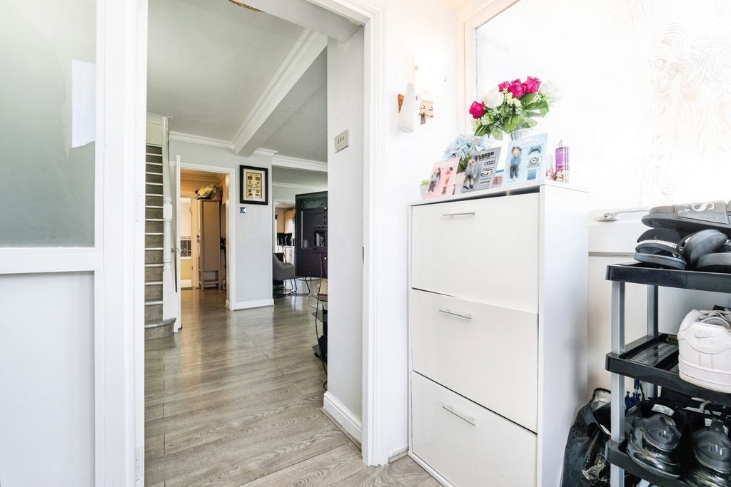 Property photo 2 of 17 Pbox-Img.Jpg