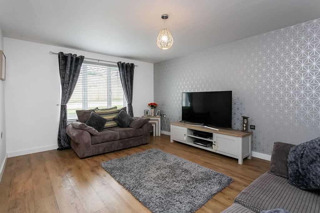 Property photo 2 of 34