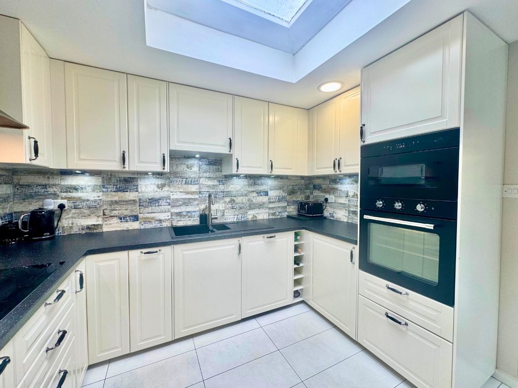 Property photo 3 of 19 4257396