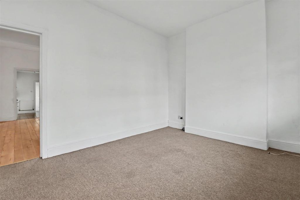 Property photo 2 of 9 Lounge