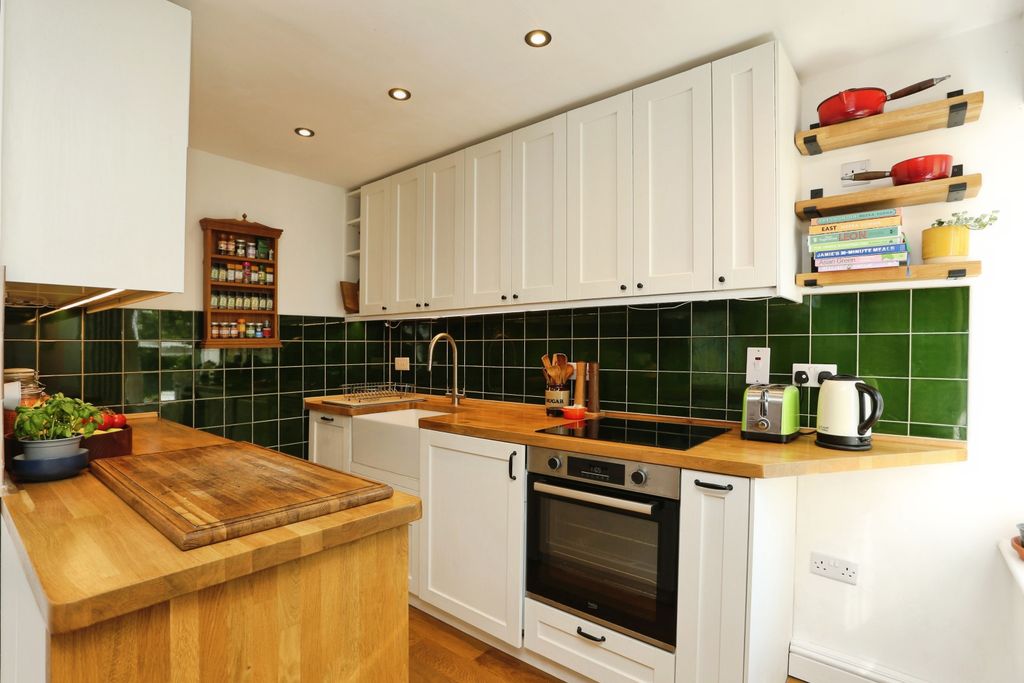 Property photo 2 of 15 Kitchen