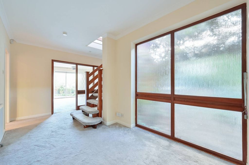 Property photo 3 of 32