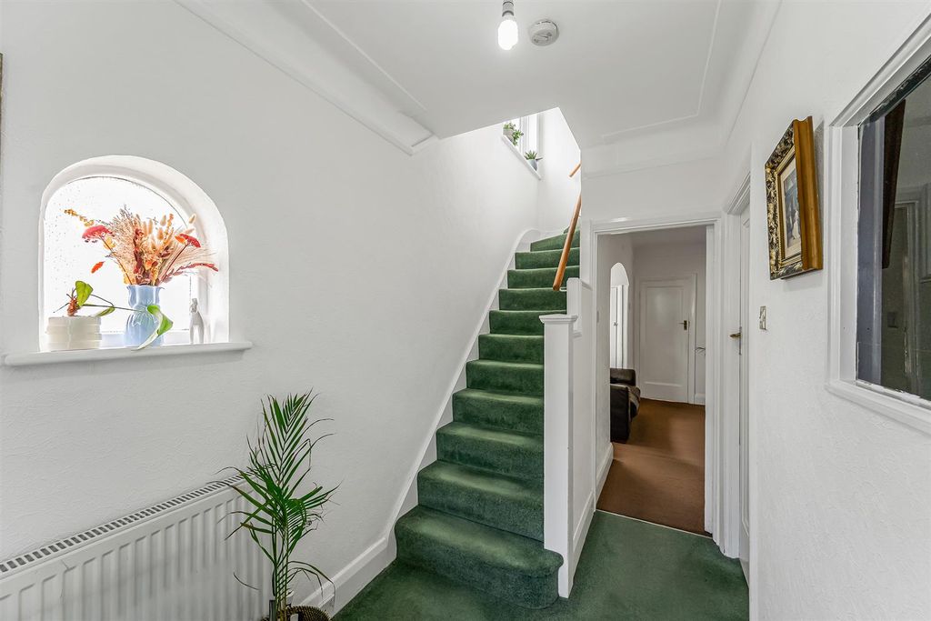 Property photo 3 of 25