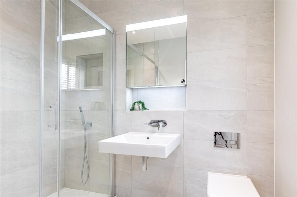 Property photo 2 of 14 En-Suite
