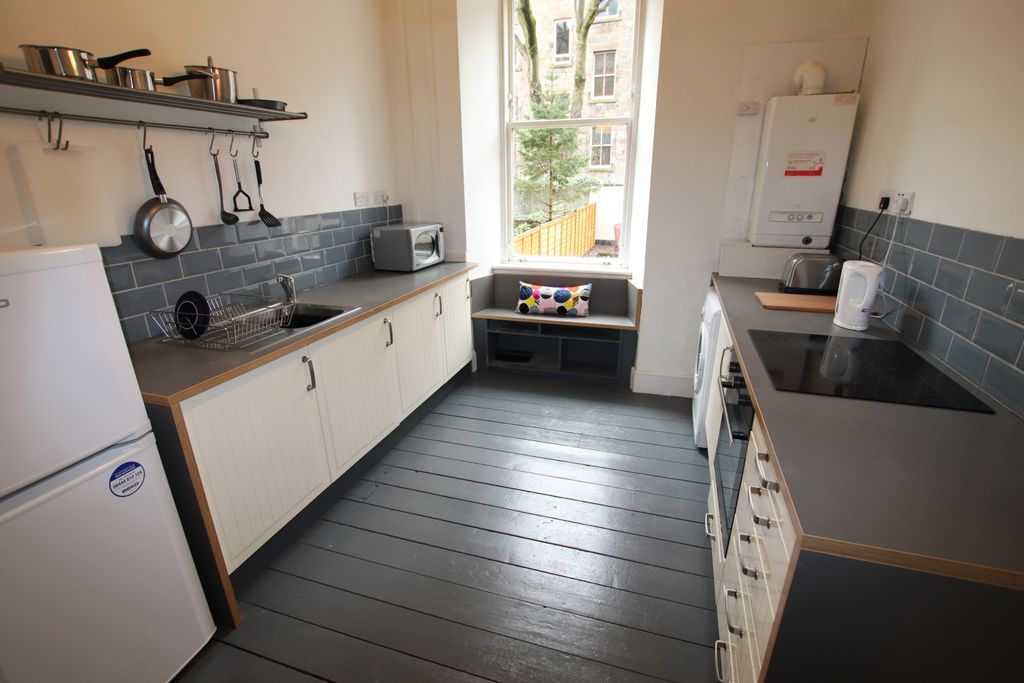 Property photo 3 of 7 Kitchen