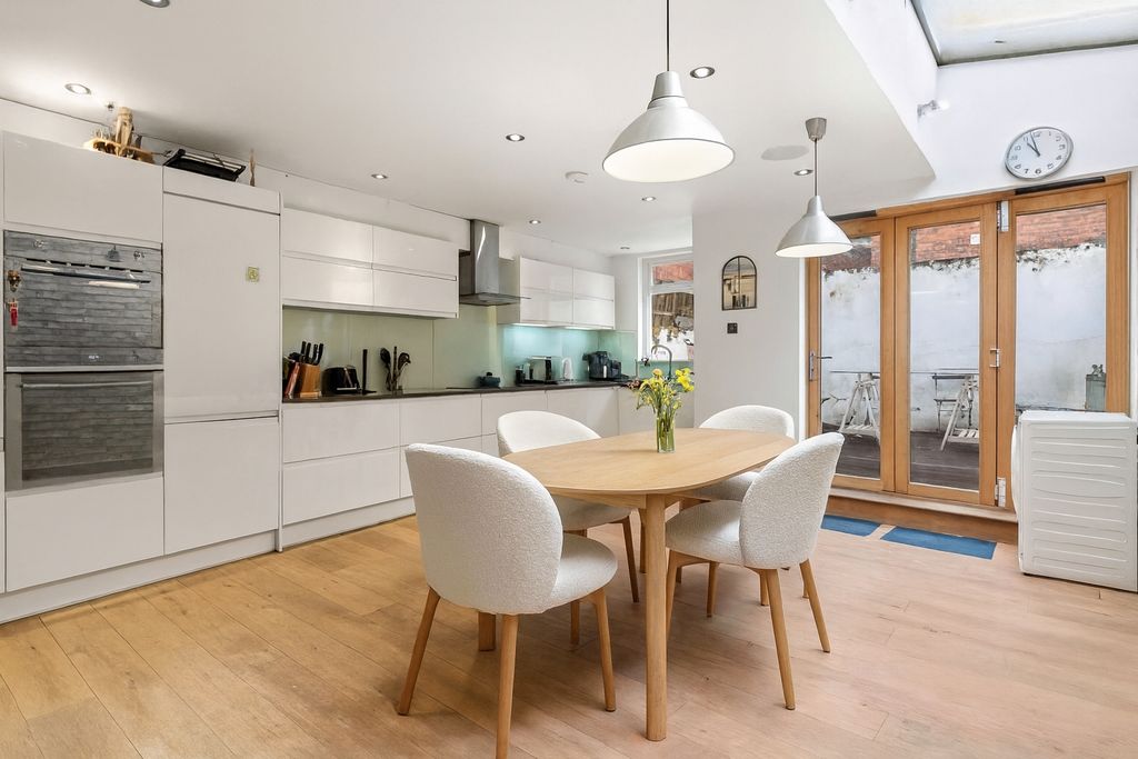 Property photo 3 of 13