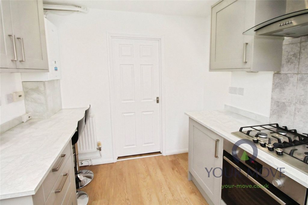 Property photo 3 of 17 Kitchen