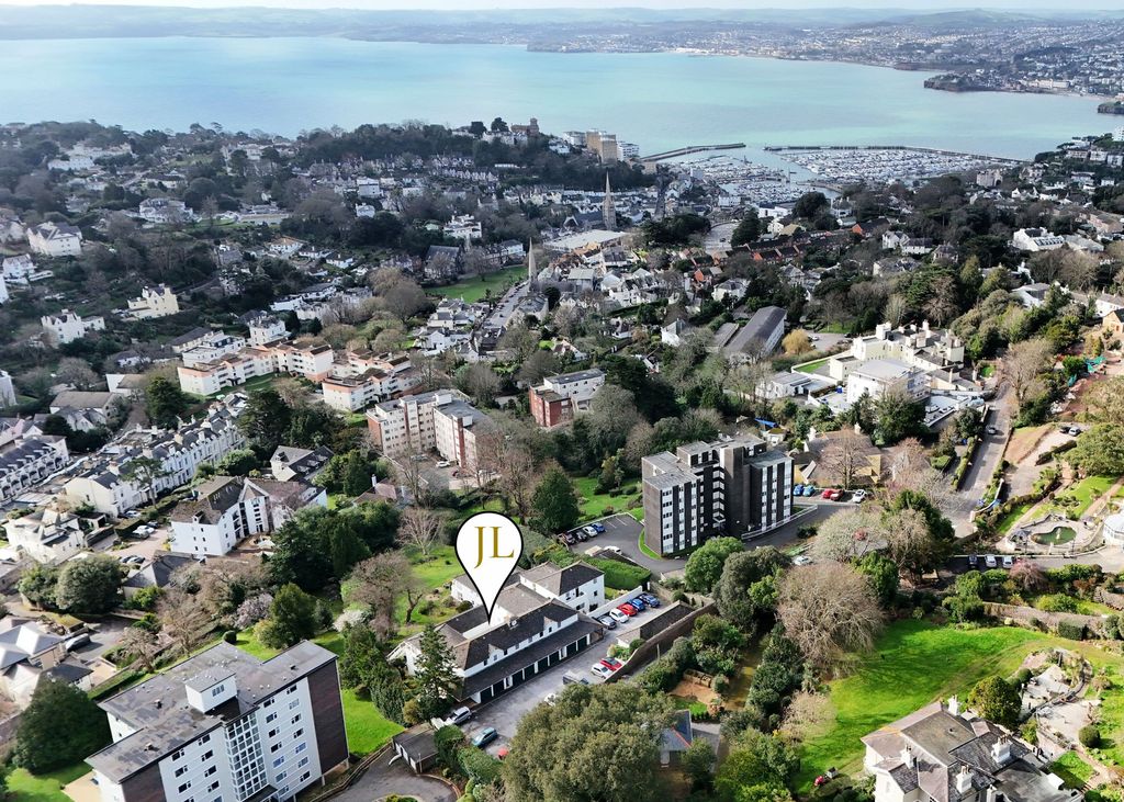 Property photo 2 of 22