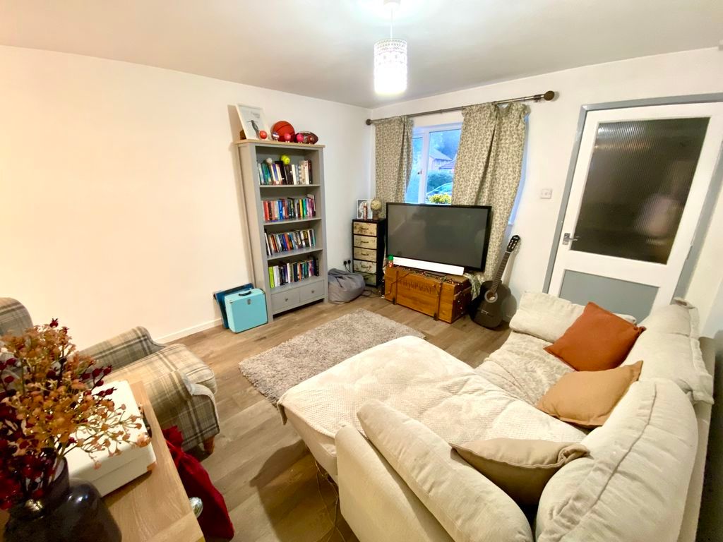 Property photo 2 of 11 Living Room