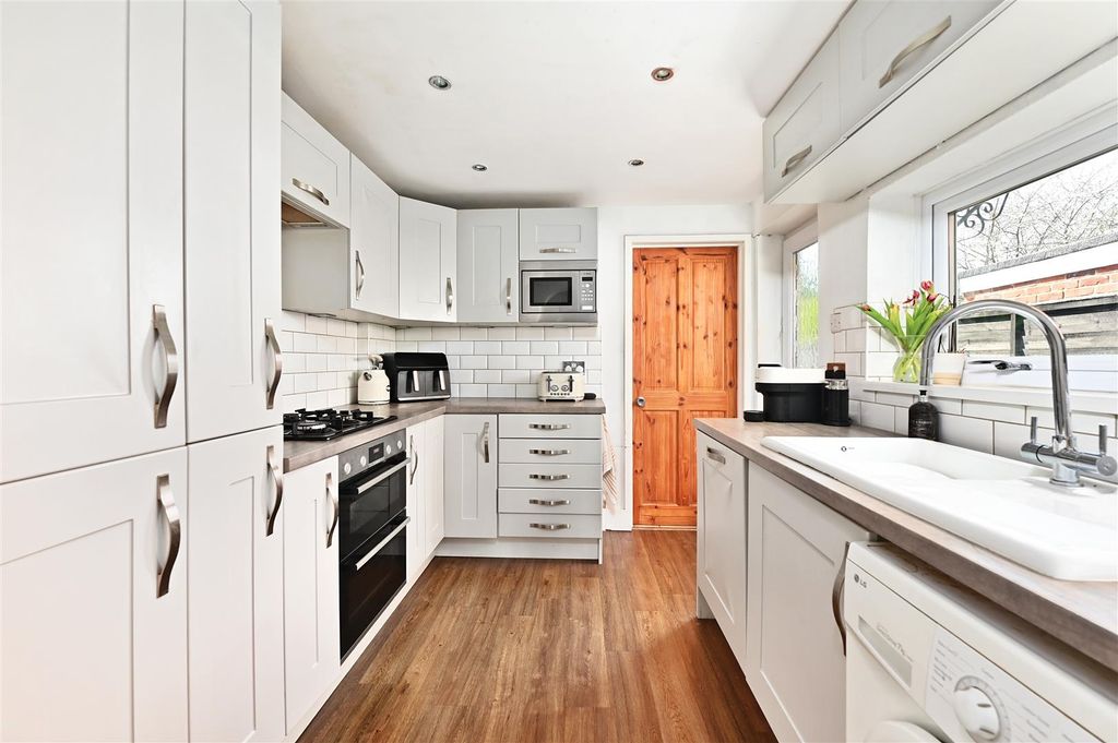 Property photo 2 of 12 Kitchen