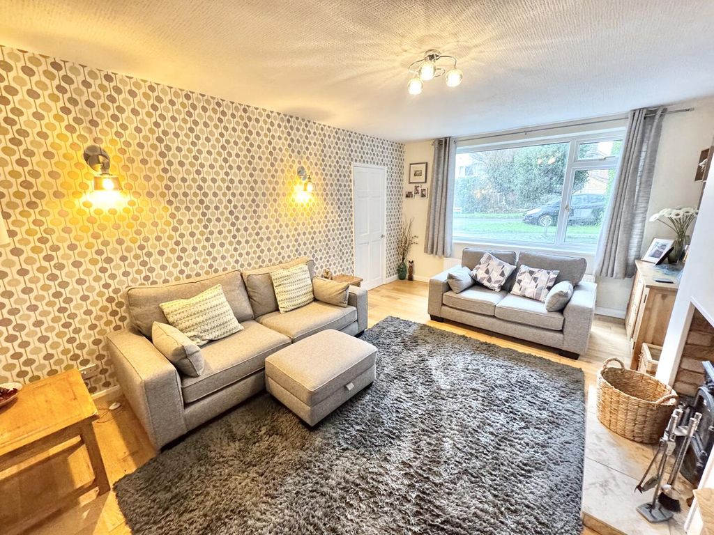 Property photo 3 of 28 Living Room