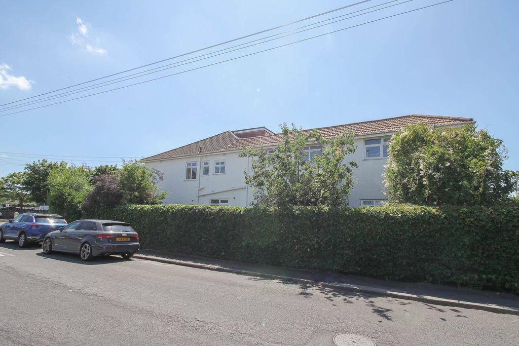 Property photo 1 of 32