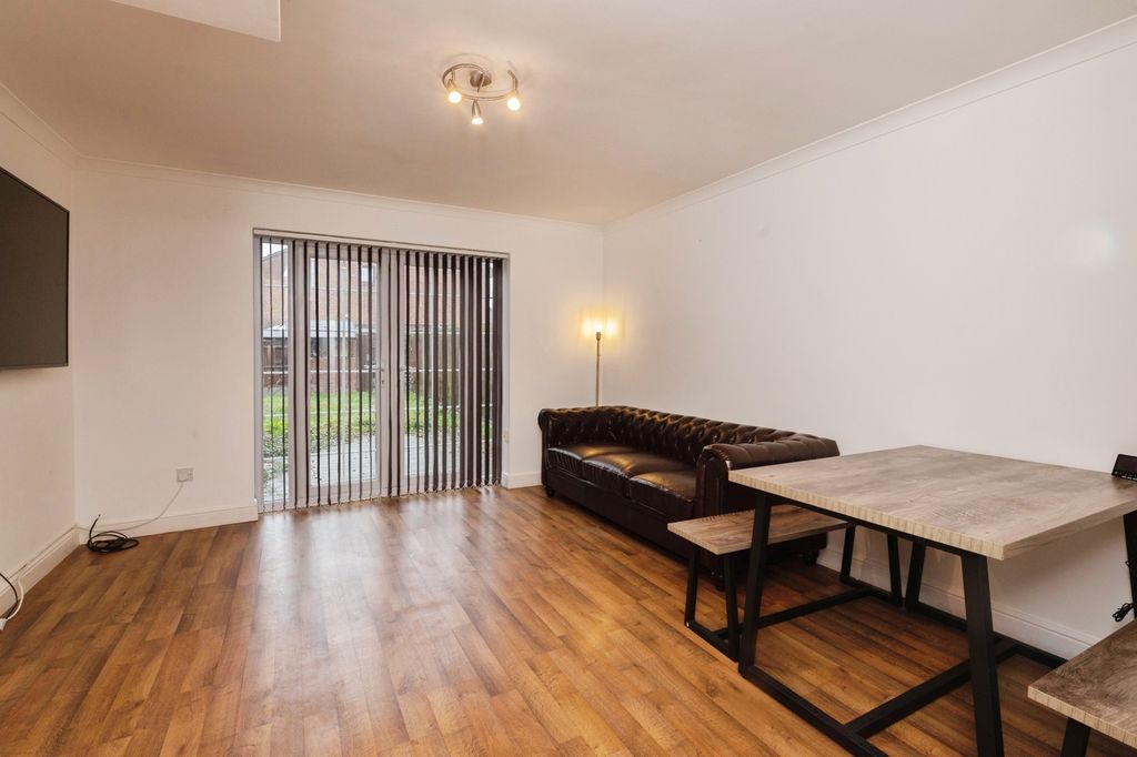 Property photo 2 of 16 Picture