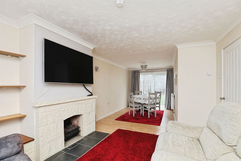 Property photo 3 of 17