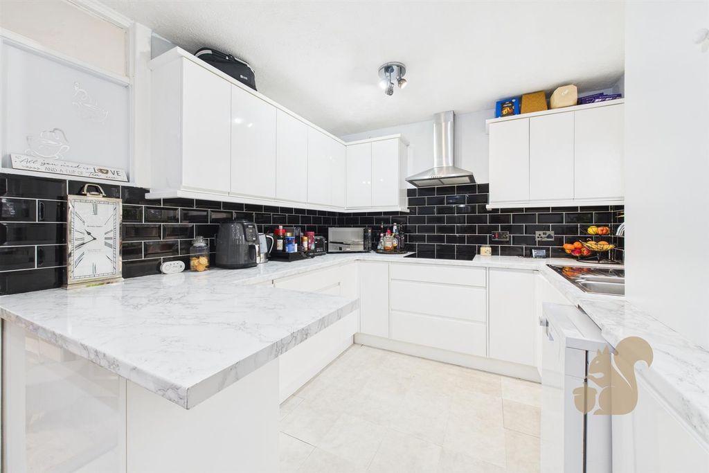 Property photo 2 of 20 Kitchen