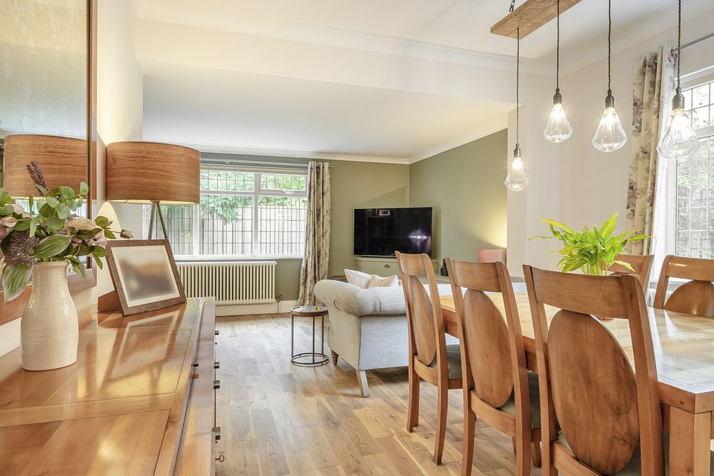 Property photo 3 of 49