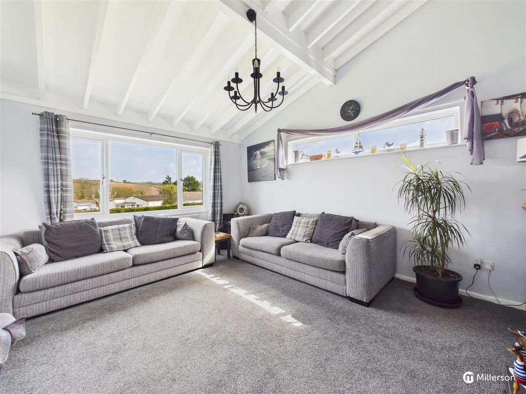 Property photo 2 of 29 Lounge