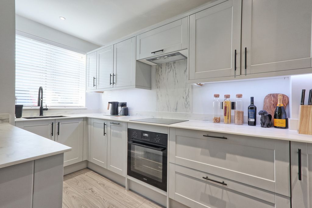 Property photo 3 of 34