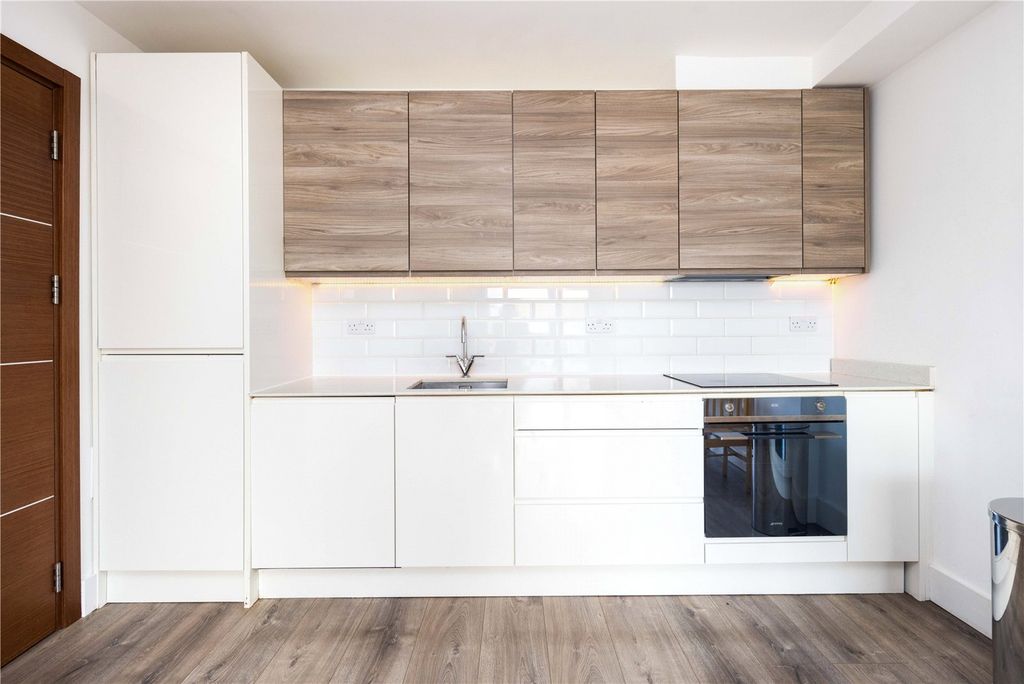 Property photo 2 of 17 Kitchen