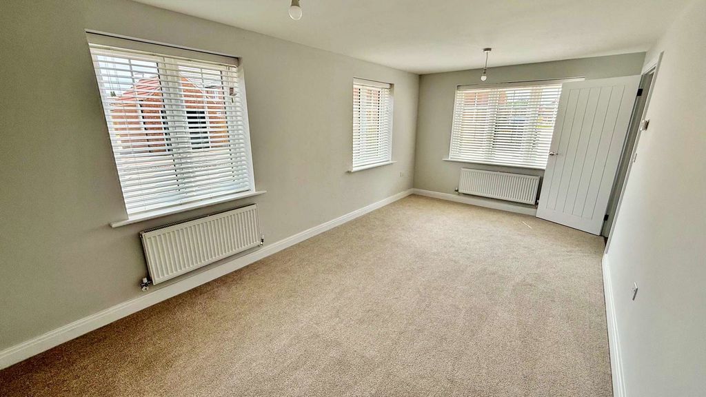 Property photo 2 of 13 Photo 8