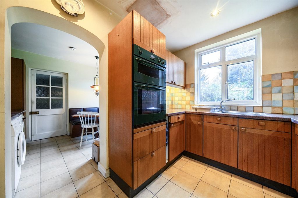 Property photo 3 of 21 Kitchen