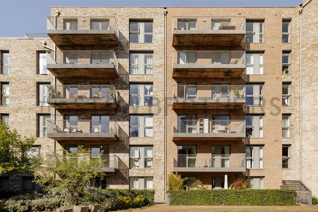 Property photo 2 of 41