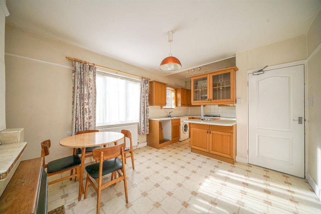 Property photo 2 of 15 Kitchen/Dining Room
