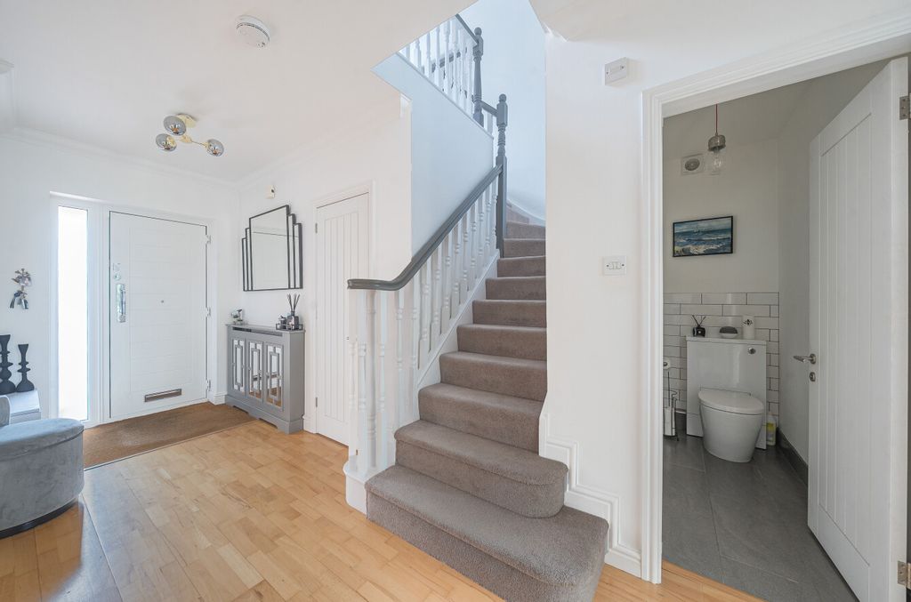 Property photo 2 of 21 1327110-11-68797B...