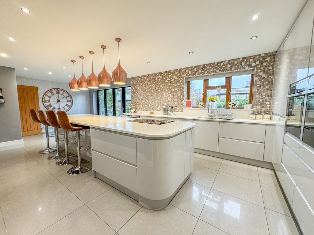 Property photo 2 of 32