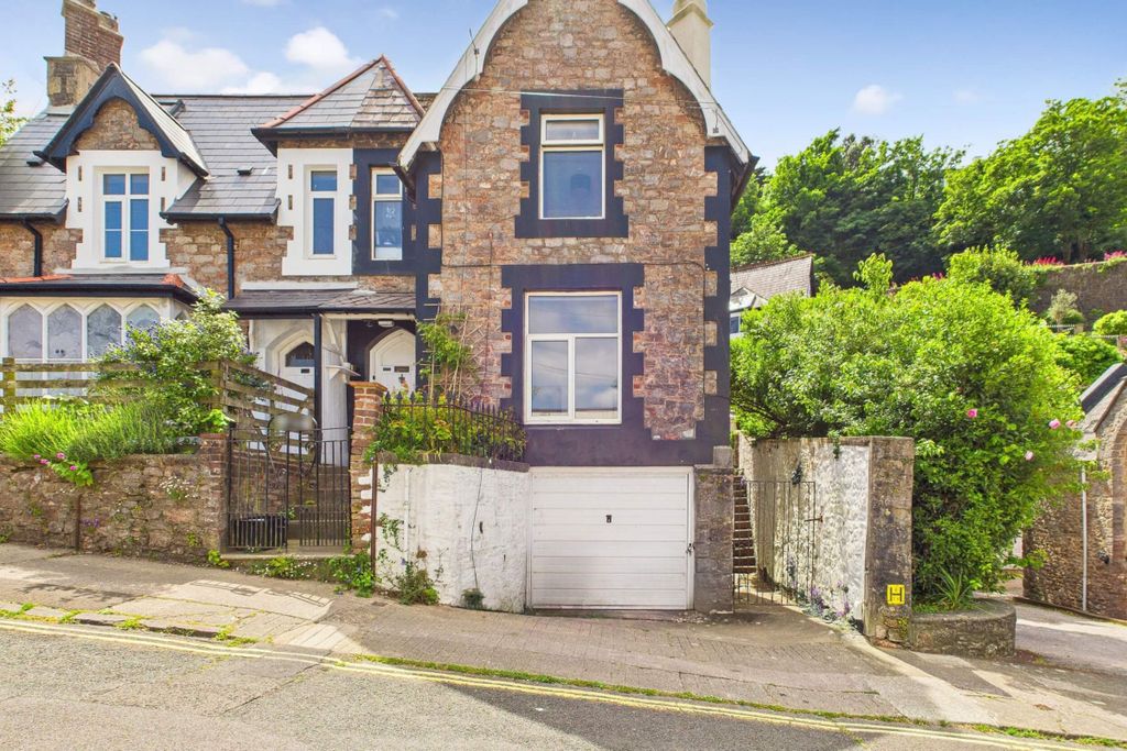 Property photo 2 of 18