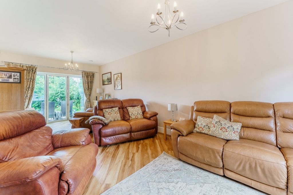 Property photo 3 of 37