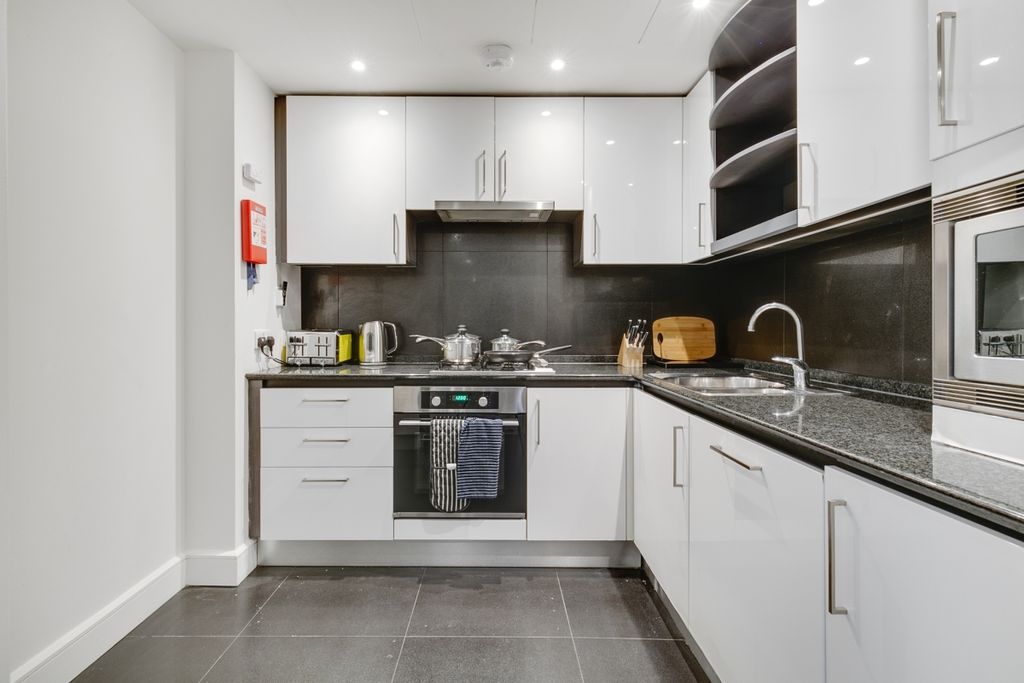 Property photo 3 of 14 Kitchen