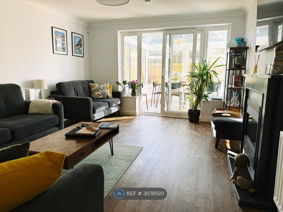 Property photo 1 of 24 Lounge