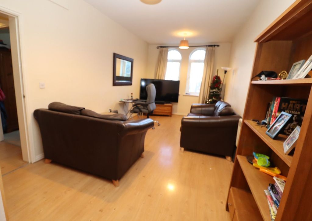 Property photo 2 of 8