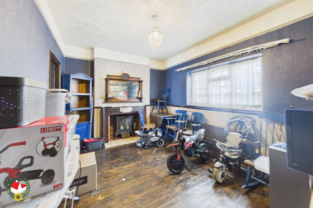 Property photo 3 of 16