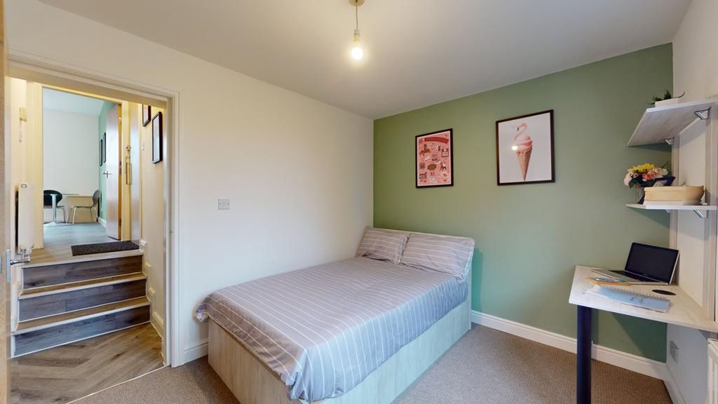 Property photo 1 of 8 A Cozy And Clean Double Bedroom With A Modern Touc...