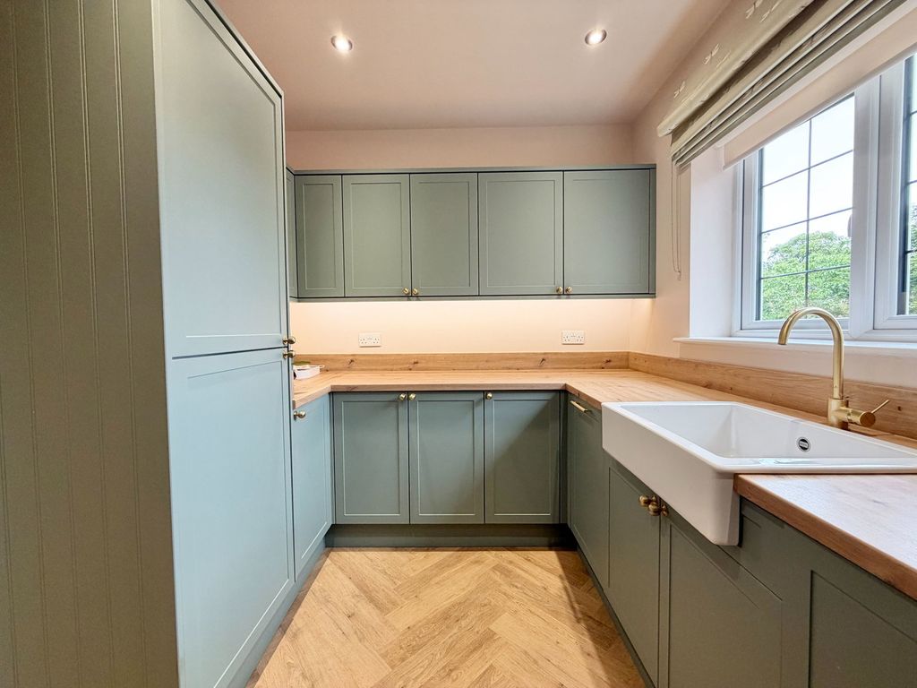 Property photo 2 of 25